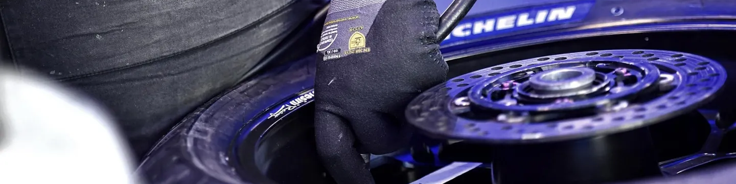 Manutenzione pneumatici moto: guida completa per la sicurezza